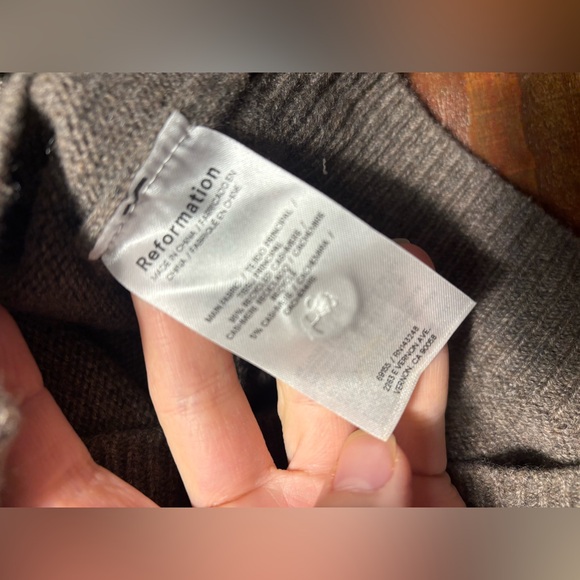 New Reformation Clara crew cashmere cardigan in cocoa brown - Picture 6 of 7